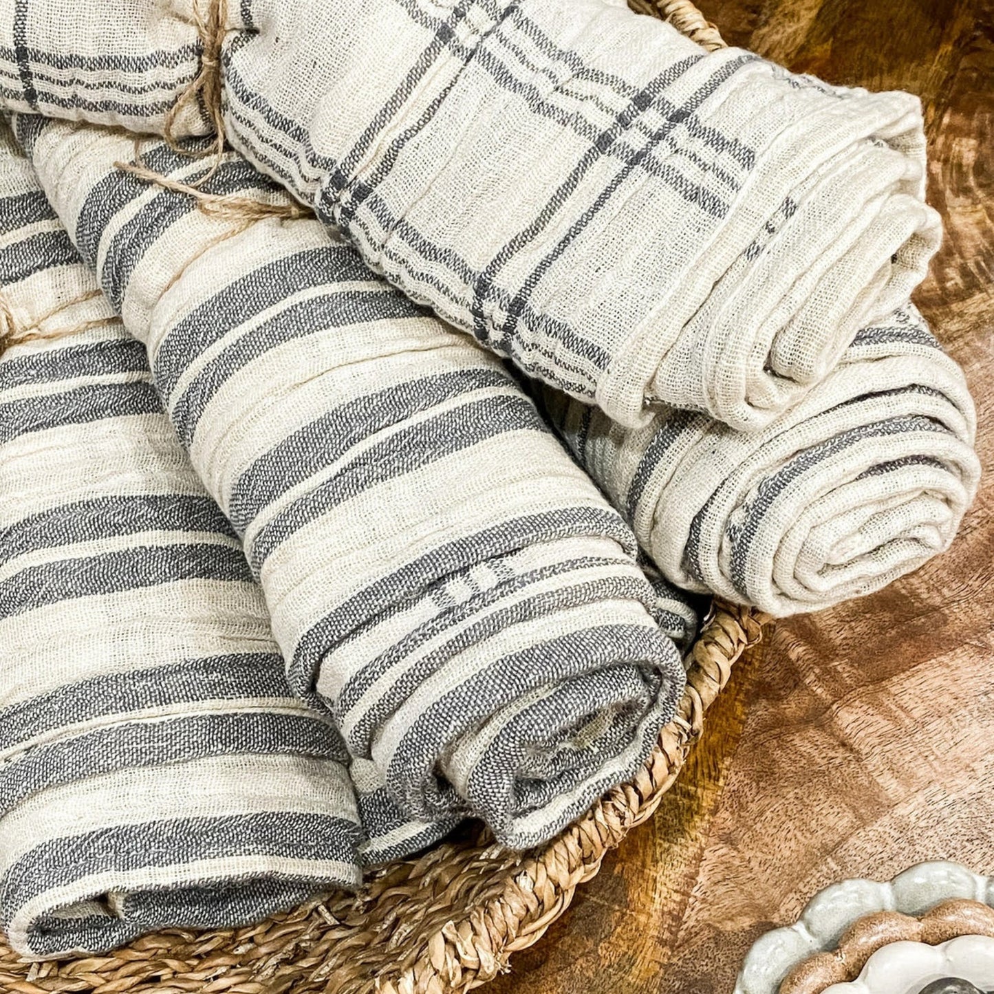 COTTON DOUBLE CLOTH TABLE RUNNER - BLACK AND CREAM